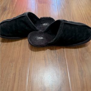 Slip on UGG slippers